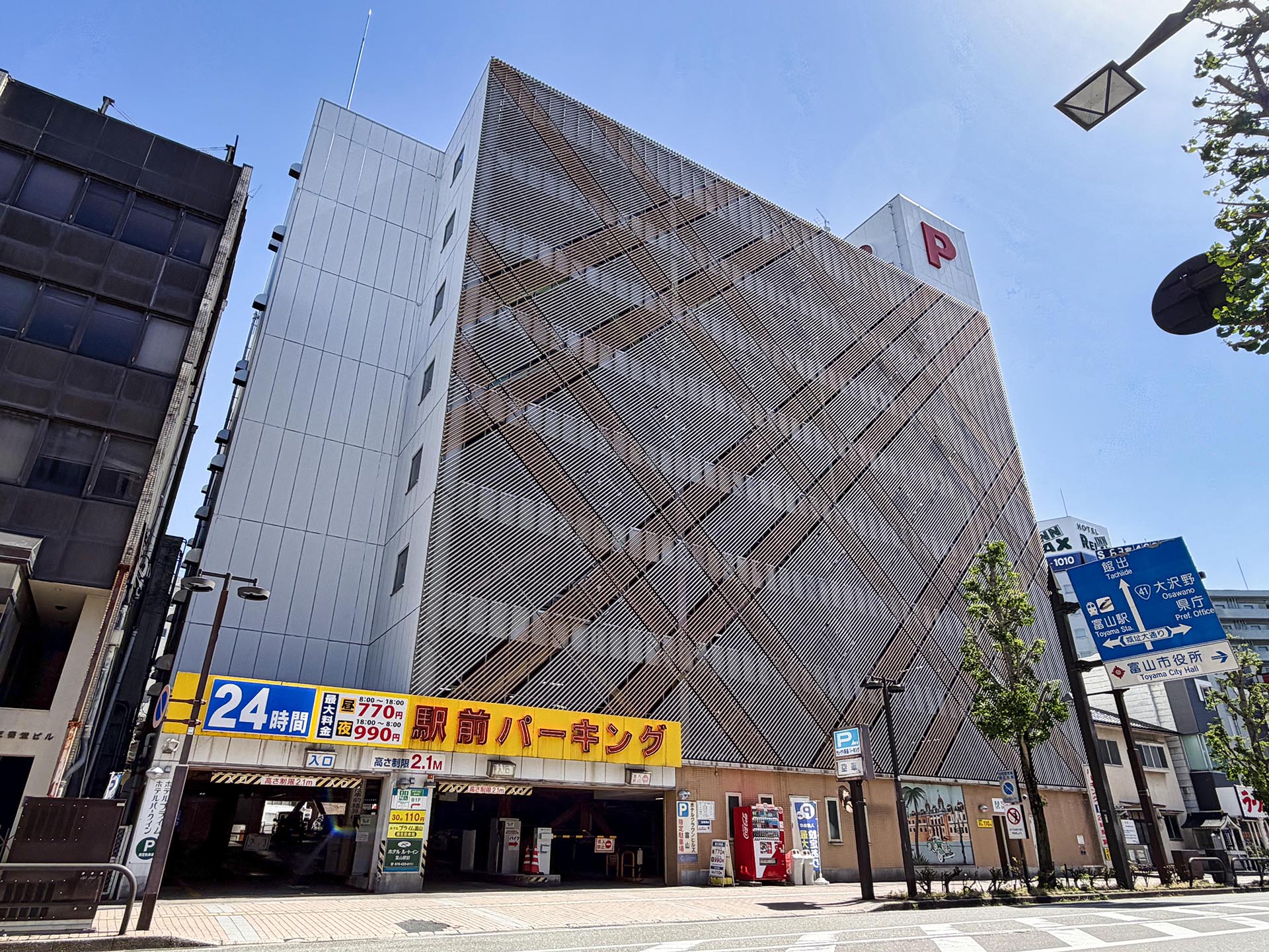 チューゲキ駅前パーキング